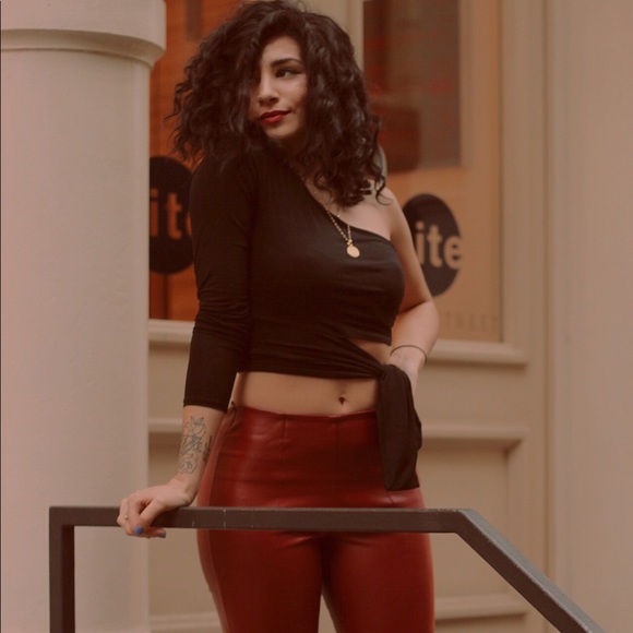 Hi! Names Sahar 🌙 I love fashion and reselling my styles! Send me offers! ♥️ - Picture 13 of 14